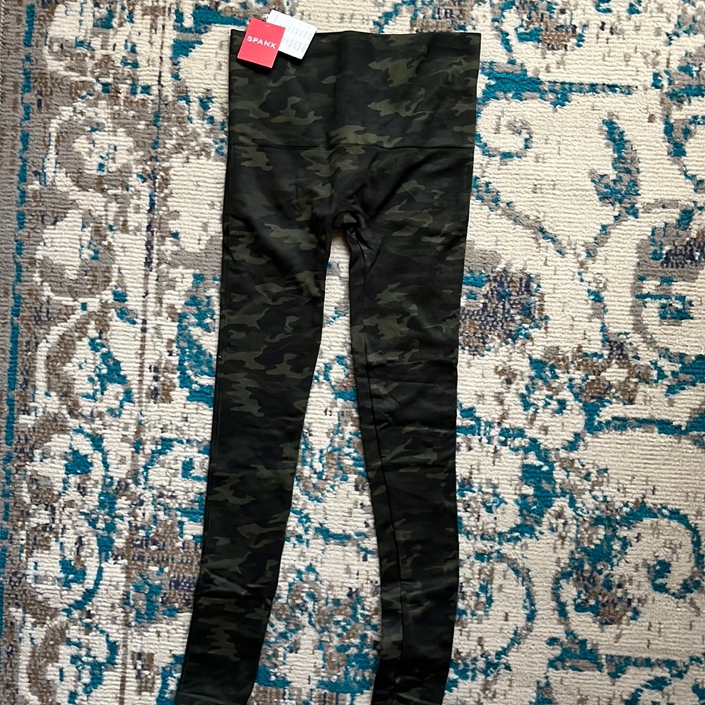 Spanx Leggings Camo in size medium